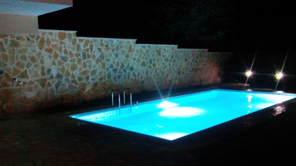 Apartment With Private Pool Кьятон Экстерьер фото