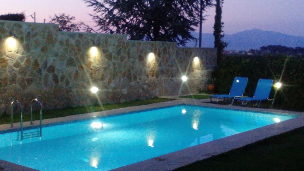 Apartment With Private Pool Кьятон Экстерьер фото